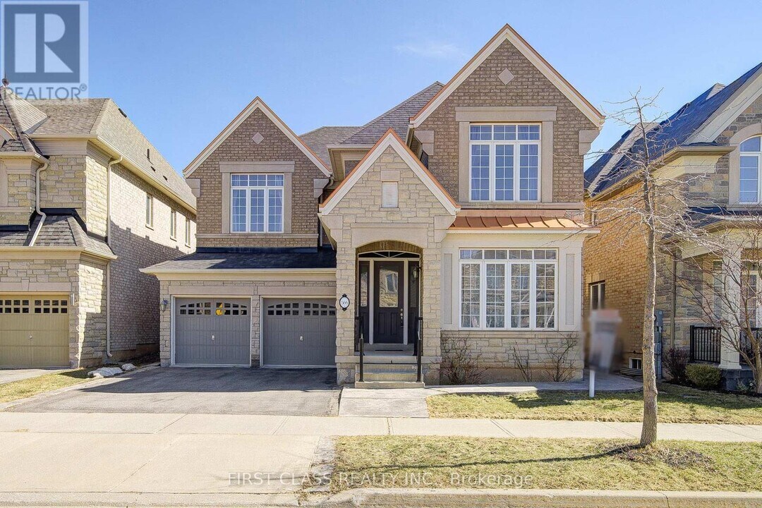 566 N Park Blvd in Oakville, ON - Building Photo