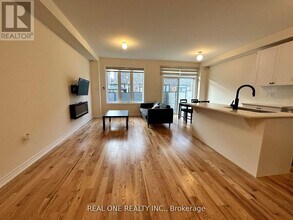 16 Hewison Ave in Richmond Hill, ON - Building Photo - Building Photo