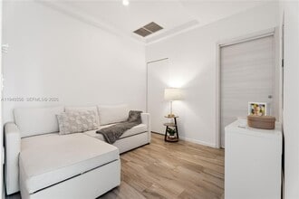 801 S Miami Ave, Unit 4803 in Miami, FL - Foto de edificio - Building Photo