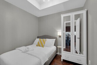 215 Fort York Blvd in Toronto, ON - Building Photo - Building Photo