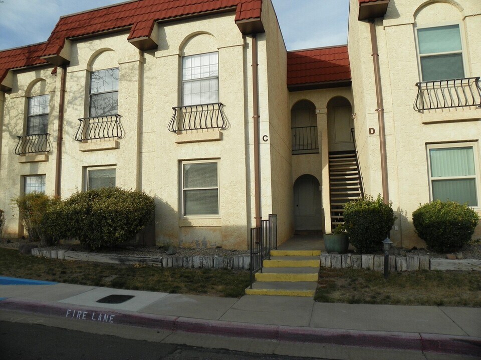 823 Country Club Dr SE in Rio Rancho, NM - Foto de edificio