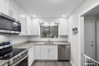 9 Avon Ct in Beacon Falls, CT - Building Photo - Building Photo