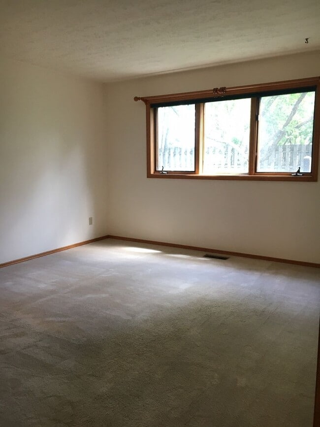 property at 2200 W Dickerson St