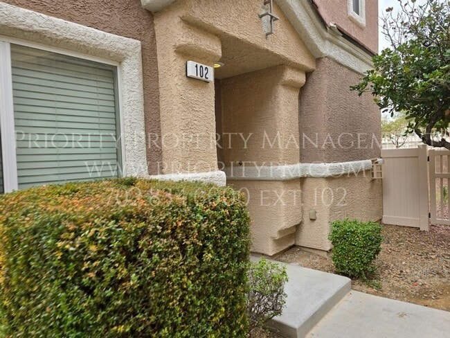8668 Tom Noon Ave in Las Vegas, NV - Building Photo - Building Photo