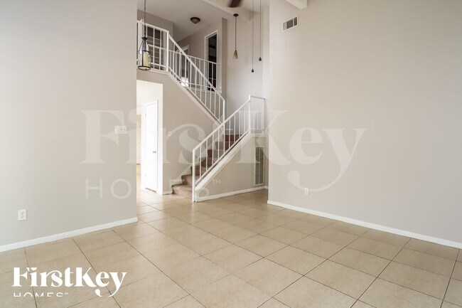 8654 Pine Falls Dr, Unit 402 in Houston, TX - Building Photo - Building Photo