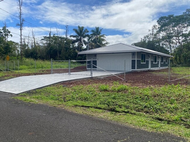 property at 15-639-639 Puni Mauka Loop N