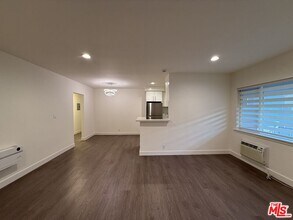 1942 S Sherbourne Dr in Los Angeles, CA - Building Photo - Building Photo