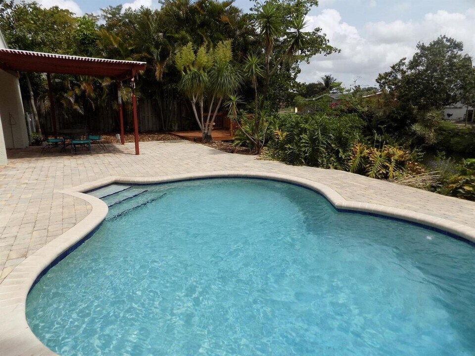 9420 SW 49th Pl in Cooper City, FL - Building Photo