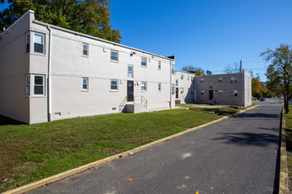 Westwood Court Apartments in Woodbury, NJ - Building Photo - Building Photo