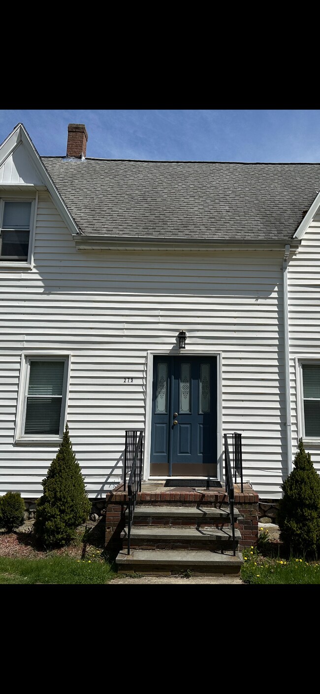 279 N Bedford St in East Bridgewater, MA - Building Photo - Building Photo