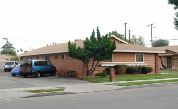 219 W Guinida Ln in Anaheim, CA - Building Photo - Building Photo