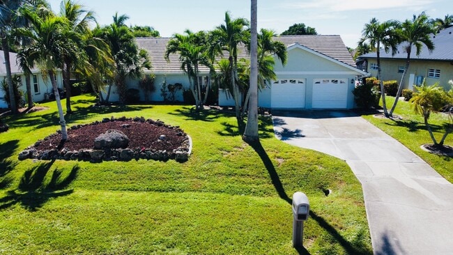 1934 Everest Pkwy in Cape Coral, FL - Building Photo - Building Photo