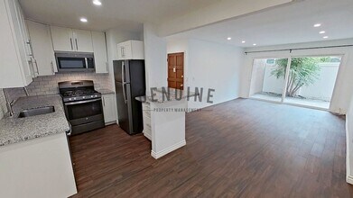 1101 W MacArthur Blvd in Santa Ana, CA - Building Photo - Building Photo