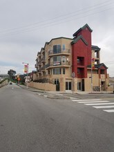 435 Bernard St, Unit 403 in Los Angeles, CA - Building Photo - Building Photo