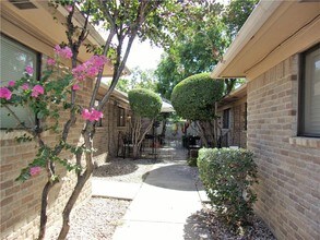 106 Priddy Ln-Unit -A in Fort Worth, TX - Building Photo - Building Photo
