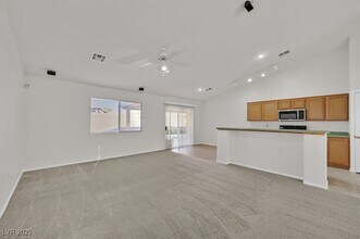 7504 Evening Falls Dr in Las Vegas, NV - Building Photo - Building Photo