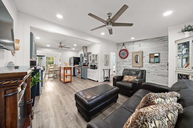 property at 1601 Kraft St