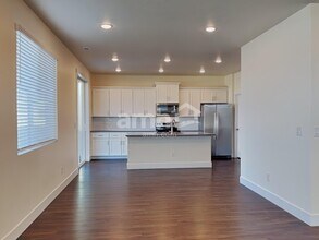 10084 W Raleigh St in Boise, ID - Foto de edificio - Building Photo