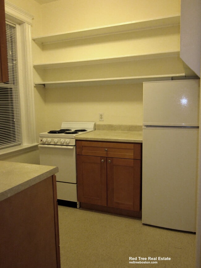 31 Park Dr, Unit 22 in Boston, MA - Foto de edificio - Building Photo