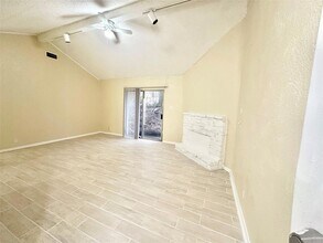 4302 Scottsdale Rd, Unit B in Austin, TX - Foto de edificio - Building Photo