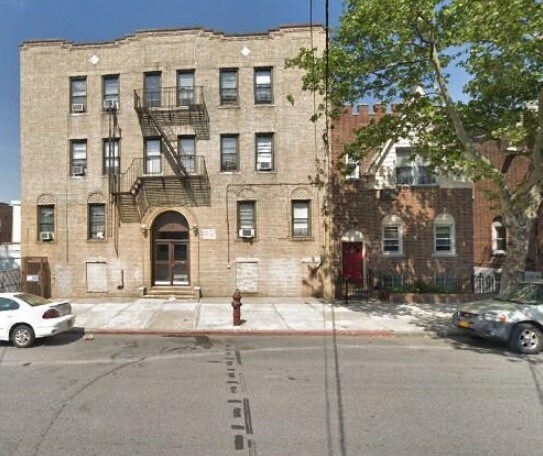 2561 Bronxwood Ave in Bronx, NY - Foto de edificio