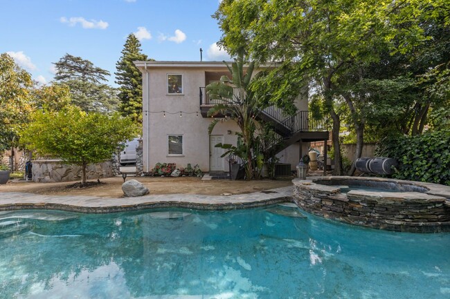 property at 4835 Gentry Ave