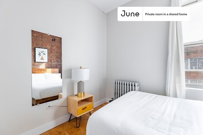 Private bedroom in 5 bed/2 bath Home in Queens, NY - Building Photo - Building Photo