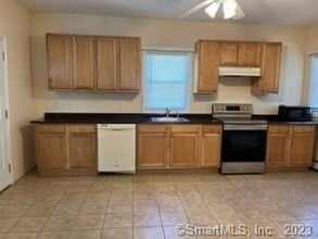 44 Oak Ave in Shelton, CT - Building Photo - Building Photo