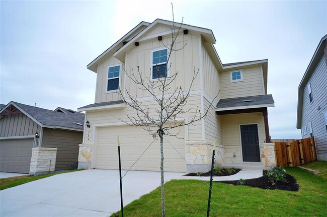 384 Papaya Dr in Mustang Ridge, TX - Building Photo - Building Photo