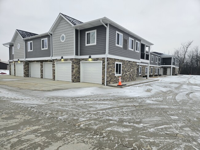 MeadowView Apartments in Waterford, WI - Foto de edificio - Building Photo