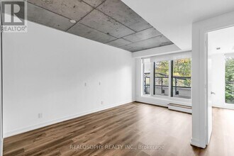 115-115 Larchmount Ave in Toronto, ON - Building Photo - Building Photo