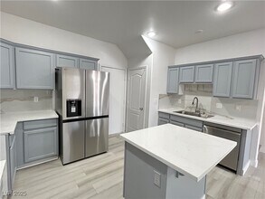 8618 Peaceful Dreams St in Las Vegas, NV - Building Photo - Building Photo