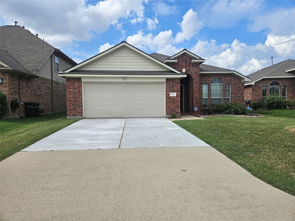 9610 Sunflower Bluff Ln in Houston, TX - Building Photo