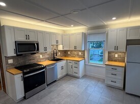 15 Willow Ave, Unit 2 in Salem, MA - Building Photo