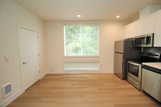 8417 SW 24th Ave in Portland, OR - Building Photo - Building Photo