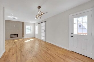 1427 Lorenzo Dr SW in Atlanta, GA - Building Photo - Building Photo