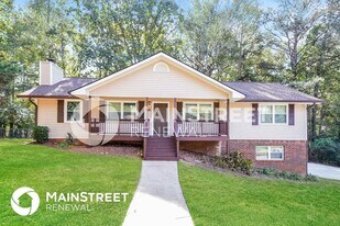 6185 Hillpine Dr in Douglasville, GA - Building Photo