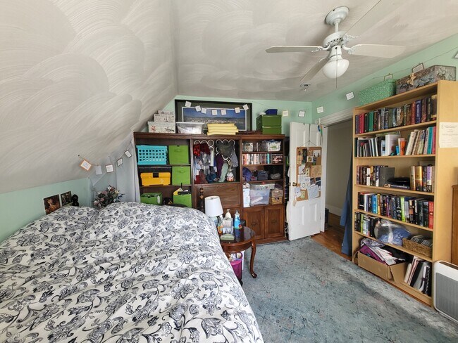 35 Cameron Ave, Unit 2 in Somerville, MA - Foto de edificio - Building Photo