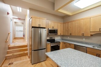 140 Main St in Northampton, MA - Building Photo - Building Photo