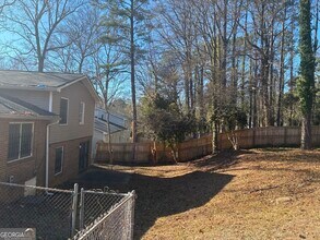 3992 Maplewood Dr in Decatur, GA - Building Photo - Building Photo