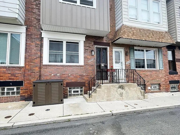 3427 Livingston St in Philadelphia, PA - Building Photo