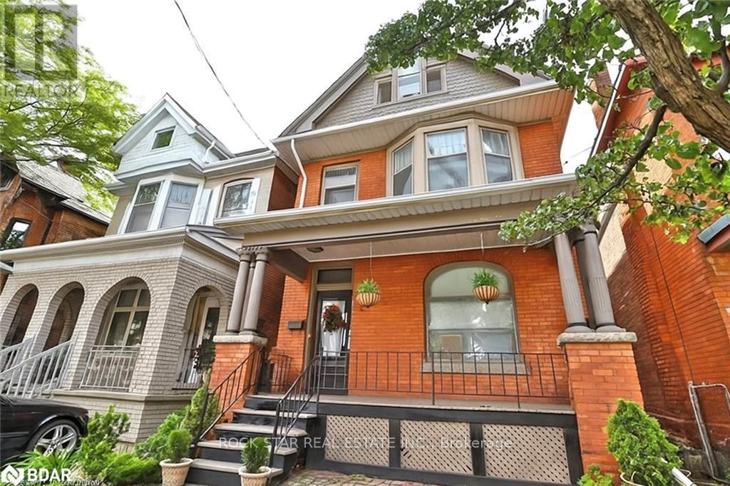 319 Queen St S in Hamilton, ON - Building Photo