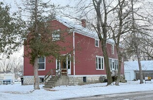 1103 West Dr in Menominee, MI - Building Photo