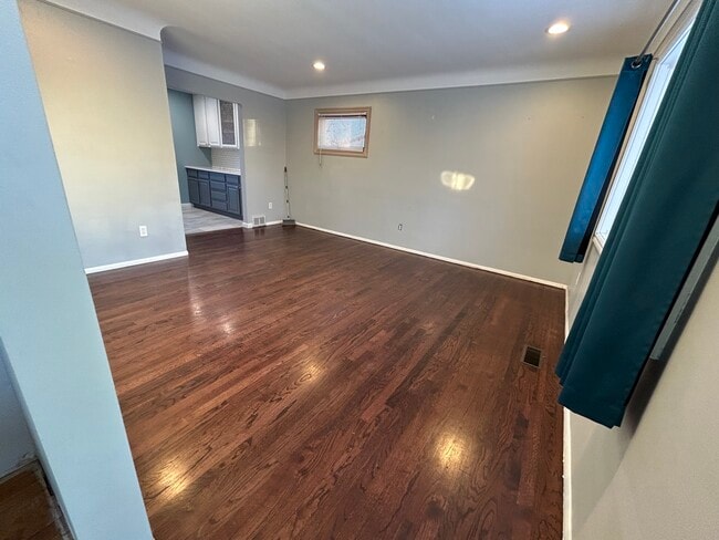 6838 Moccasin St in Westland, MI - Building Photo - Building Photo