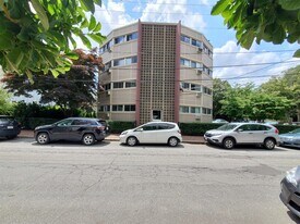 348 Franklin St, Unit 4D in Cambridge, MA - Building Photo