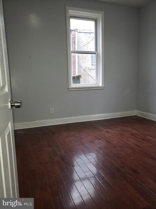 6707 Woodland Ave Photo