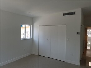 420 SW 11th Ave in Hallandale Beach, FL - Building Photo - Building Photo