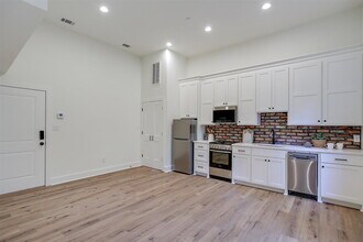 601 Capitol St in Clinton, MS - Building Photo - Building Photo