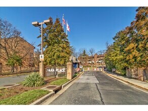 3075 Hawthorne Dr NE in Washington, DC - Building Photo - Building Photo