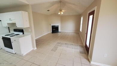 122 Earline Dr in Scott, LA - Building Photo - Building Photo